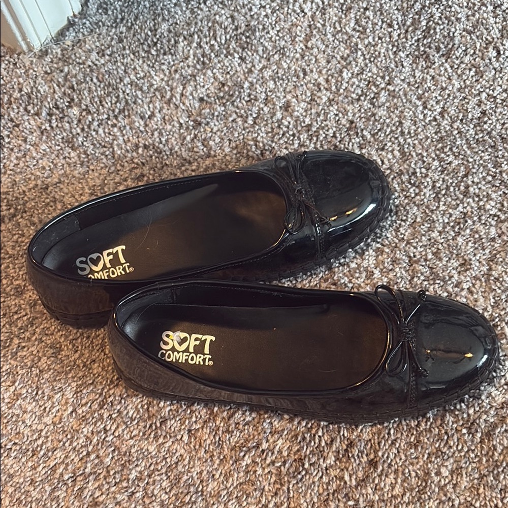 Black Patent Leather Slip-On Flats with Rounded Toe